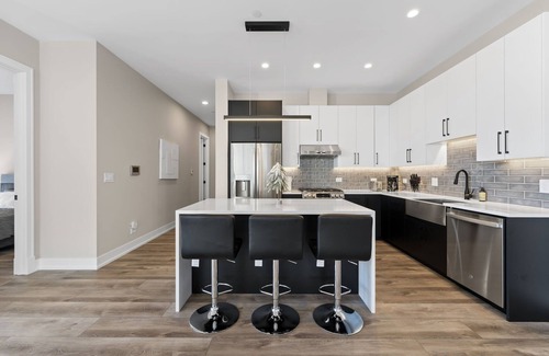 Lower West Side Apartment | Top-Rated 3BD/2BA Chicago Condo with Balcony & Kitchen