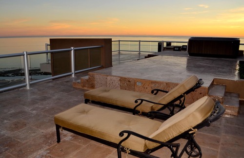 Puerto Penasco Condo | Exceptional Oceanfront Penthouse with Pool & Family Amenities