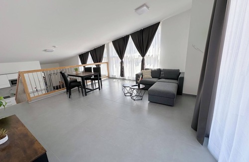 Sankt Leonhard Apartment | Penthouse 9 - Double Bed with Kitchen and Rooftop Terrace