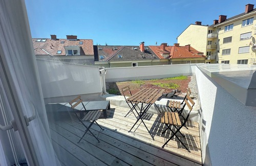 Sankt Leonhard Apartment | Penthouse 9 - Double Bed with Kitchen and Rooftop Terrace