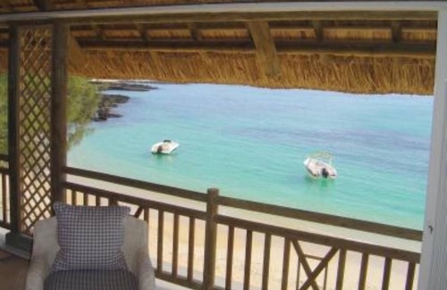 Pereybere Apartment | Beachfront Penthouse Apartment with Ocean View & Pool