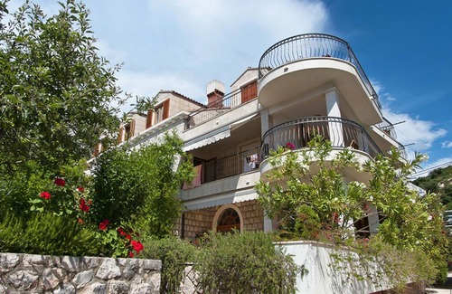 Stikovica Apartment | Beachfront Penthouse with Ocean View near Dubrovnik