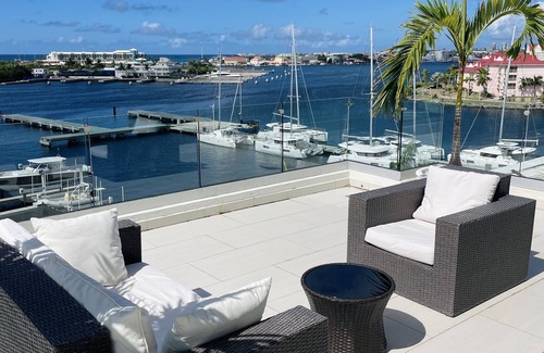 Almond Grove Apartment | Seaside Penthouse with Pool and Jacuzzi for Unforgettable Stays
