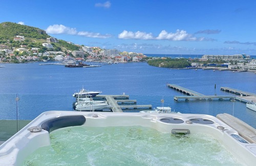 Almond Grove Apartment | Seaside Penthouse with Pool and Jacuzzi for Unforgettable Stays