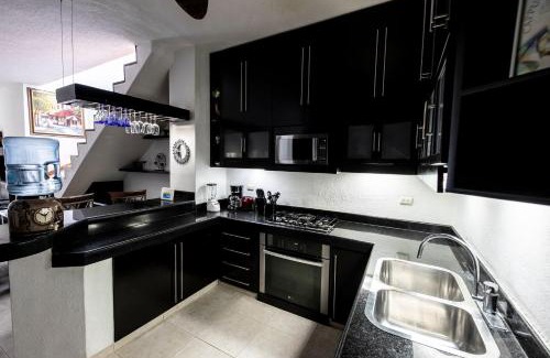 Gonzalo Guerrero House | Indulgent Penthouse Retreat at Mamitas Beach with Jacuzzi