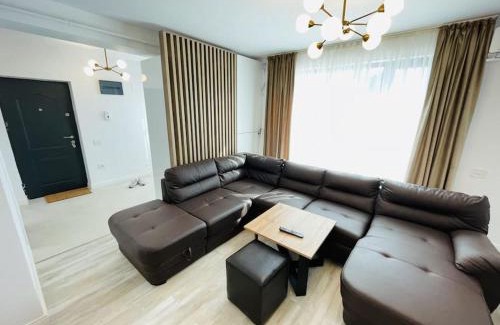Tirgu Jiu Apartment | Elegant Penthouse Coloana Infinitului for Family Getaways