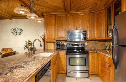 Townsite House | Oceanview Penthouse Condo at Beach Resort - 4-Star Retreat