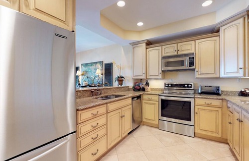 Shelter Cove Villa | Inviting Penthouse Condo with Scenic Yacht Views & Pool
