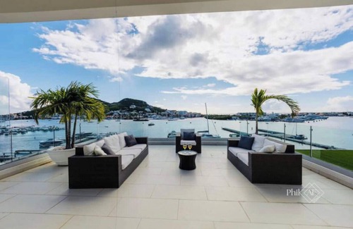 Cole Bay Apartment | Elegant Penthouse with Incredible Views and Jacuzzi