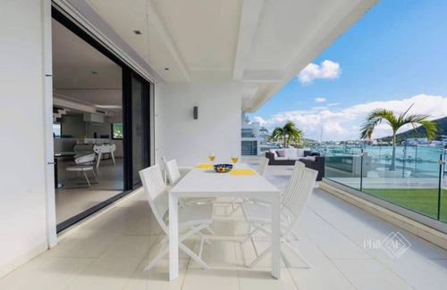 Cole Bay Apartment | Elegant Penthouse with Incredible Views and Jacuzzi