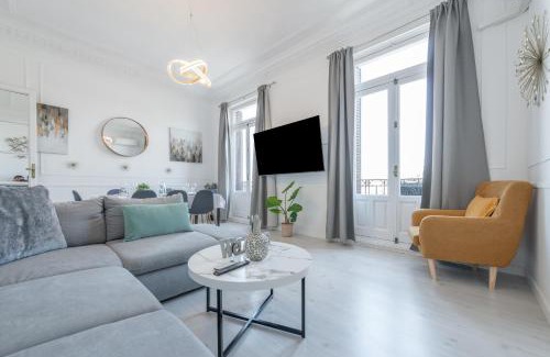 Centro Apartment | Deluxe Penthouse Granvia: Family-Friendly 4-Star Retreat
