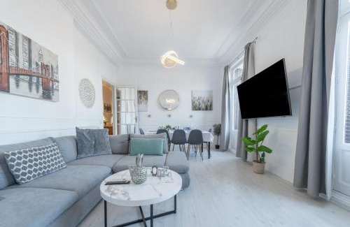 Centro Apartment | Deluxe Penthouse Granvia: Family-Friendly 4-Star Retreat