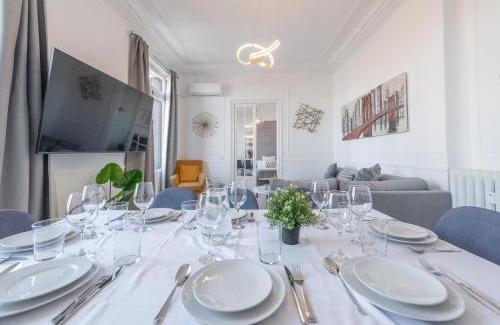 Centro Apartment | Deluxe Penthouse Granvia: Family-Friendly 4-Star Retreat