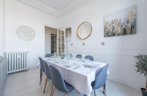 Centro Apartment | Deluxe Penthouse Granvia: Family-Friendly 4-Star Retreat