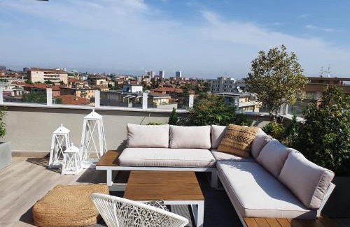 San Donato-San Vitale Apartment | Panoramic Penthouse F8 with Terrace & Views of Two Towers