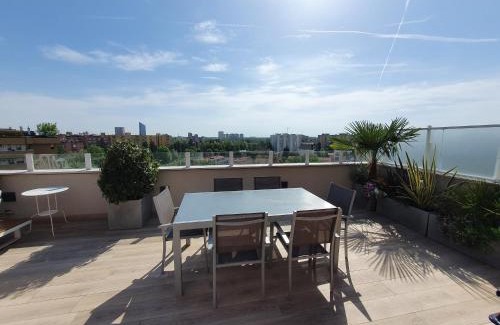 San Donato-San Vitale Apartment | Panoramic Penthouse F8 with Terrace & Views of Two Towers