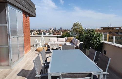 San Donato-San Vitale Apartment | Panoramic Penthouse F8 with Terrace & Views of Two Towers