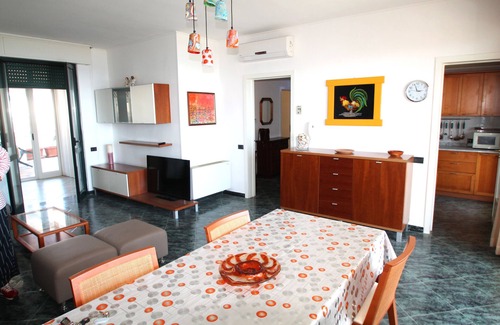 Gallipoli Apartment | Rooftop Retreat: Panoramic Ocean Views Await You