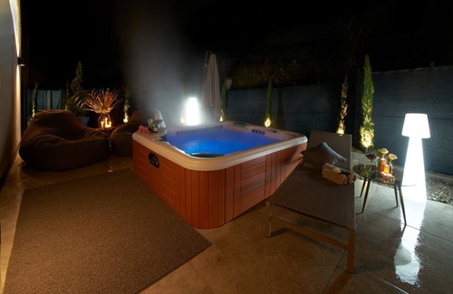 Postal Apartment | Unforgettable Stay at Penthouse & Garden "I CIPRESSI"