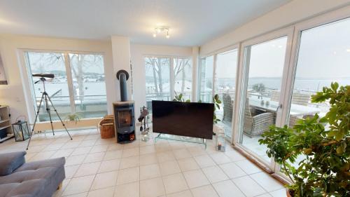 Laboe Apartment | Scenic Penthouse Hafenglück with Breathtaking Views