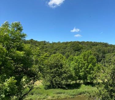 Durbuy House | Nature Retreat: Exceptional Penthouse with Family-Friendly Amenities