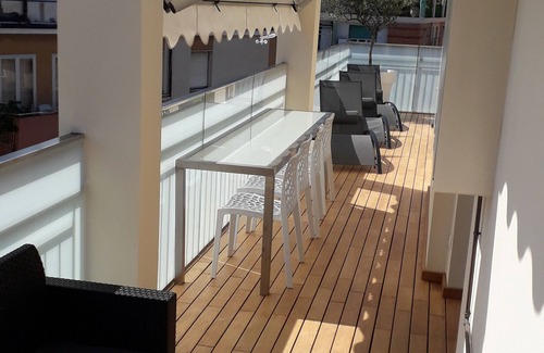 Alassio Apartment | Recently Renovated Penthouse Steps from the Ocean View