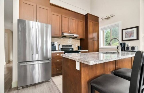 Hope Apartment | Pet-Friendly Penthouse Lake Home with Amazing Views