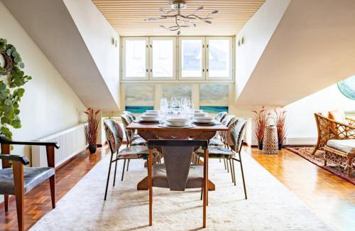 Kamppi Apartment | Penthouse Loft with Jacuzzi and Sauna