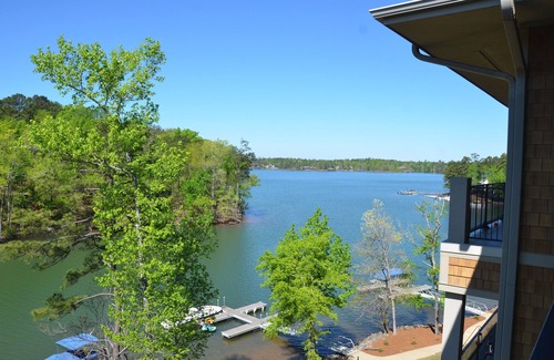 Dadeville Condo | Elegant Penthouse Condo with Boat Slip & Lake Views