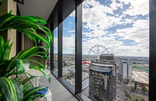 Docklands Apartment | Penthouse Luxury Suite - Free Parking, Pool & Gym