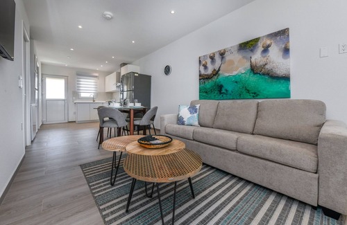 Ponton Apartment | Seaside Penthouse with Pool and Spa, Rated 10/10 by Guests