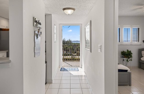 Hutchinson Island South Condo | Oceanfront Penthouse Condo with Private Beach & Pool