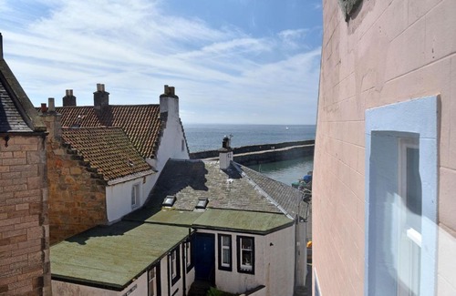 Pittenweem House | Prime Penthouse on the Harbour with Child-Friendly Amenities