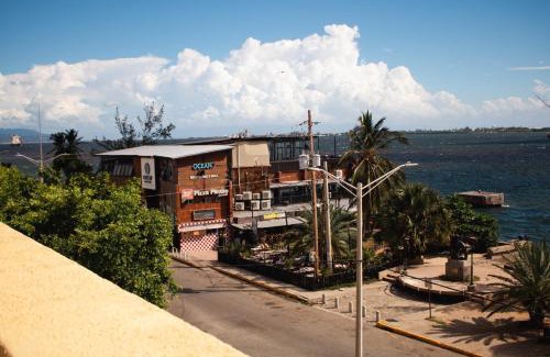 Ocho Rios Apartment | Elegant Penthouse On The Ridge with Ocean Views & Pool