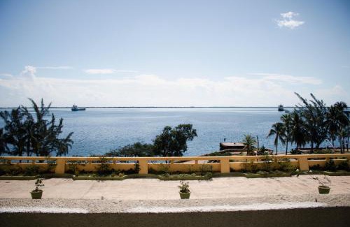 Ocho Rios Apartment | Elegant Penthouse On The Ridge with Ocean Views & Pool