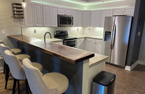 Bristol Condo | Serene Getaway with Pool and Kitchen Amenities