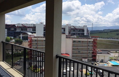 Bristol Condo | Serene Getaway with Pool and Kitchen Amenities