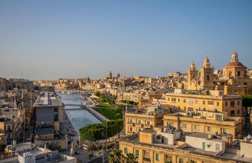 Cospicua Apartment | Top-Rated Penthouse Retreat with Hot Tub and Kitchen