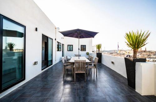 Cospicua Apartment | Top-Rated Penthouse Retreat with Hot Tub and Kitchen