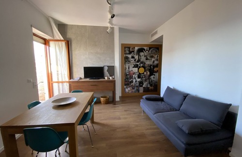 Il Monte Apartment | Seaview Penthouse: Beachside Retreat with Breakfast Included
