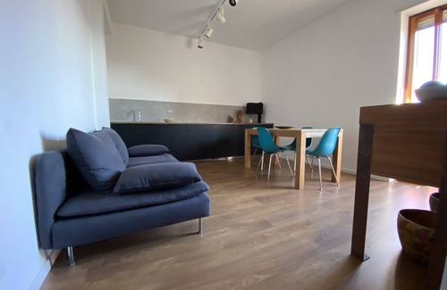 Il Monte Apartment | Seaview Penthouse: Beachside Retreat with Breakfast Included