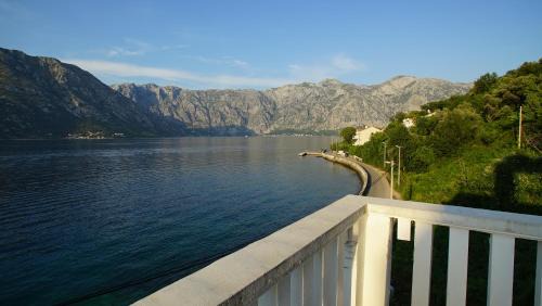 Donji Stoliv Apartment | Exclusive Penthouse Stoliv: Oceanfront Spa-Pool Retreat
