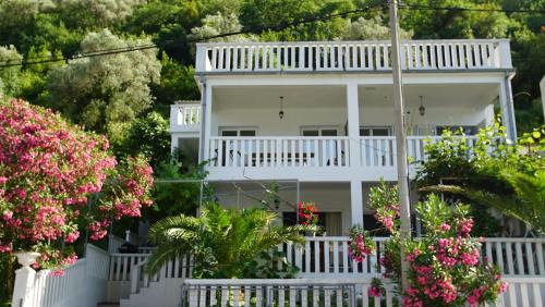 Donji Stoliv Apartment | Exclusive Penthouse Stoliv: Oceanfront Spa-Pool Retreat