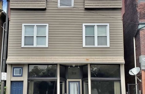 Ohio City Apartment | Downtown Cleveland Penthouse Studio with Family & Pet Amenities