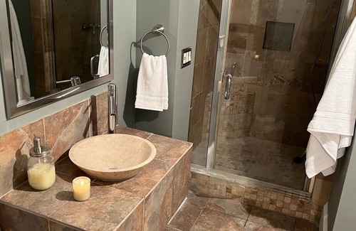 Ohio City Apartment | Downtown Cleveland Penthouse Studio with Family & Pet Amenities