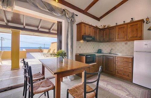 Termenades Apartment | Penthouse Studio Patras mit Sonnenterrasse und Meerblick in Agios Goorgios Pagi