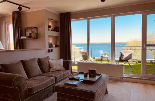 Ascheberg Apartment | Elegant Penthouse Suite by Plöner See with Ocean View