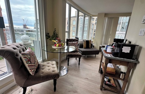 Downtown Vancouver Condo | Exclusive Penthouse Suite with Jacuzzi and Ocean Views