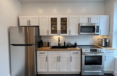 Bedford-Stuyvesant House | Modern Penthouse Suite with Fast WiFi and Family Amenities
