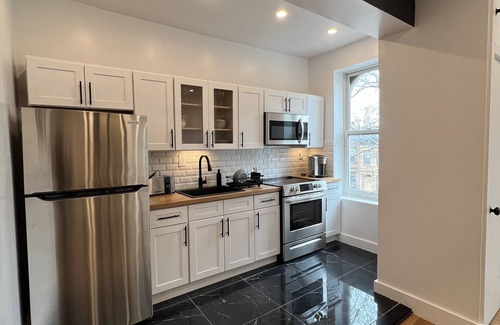 Bedford-Stuyvesant House | Modern Penthouse Suite with Fast WiFi and Family Amenities